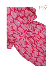 Brisa Coral – Vestido Largo con Hojas